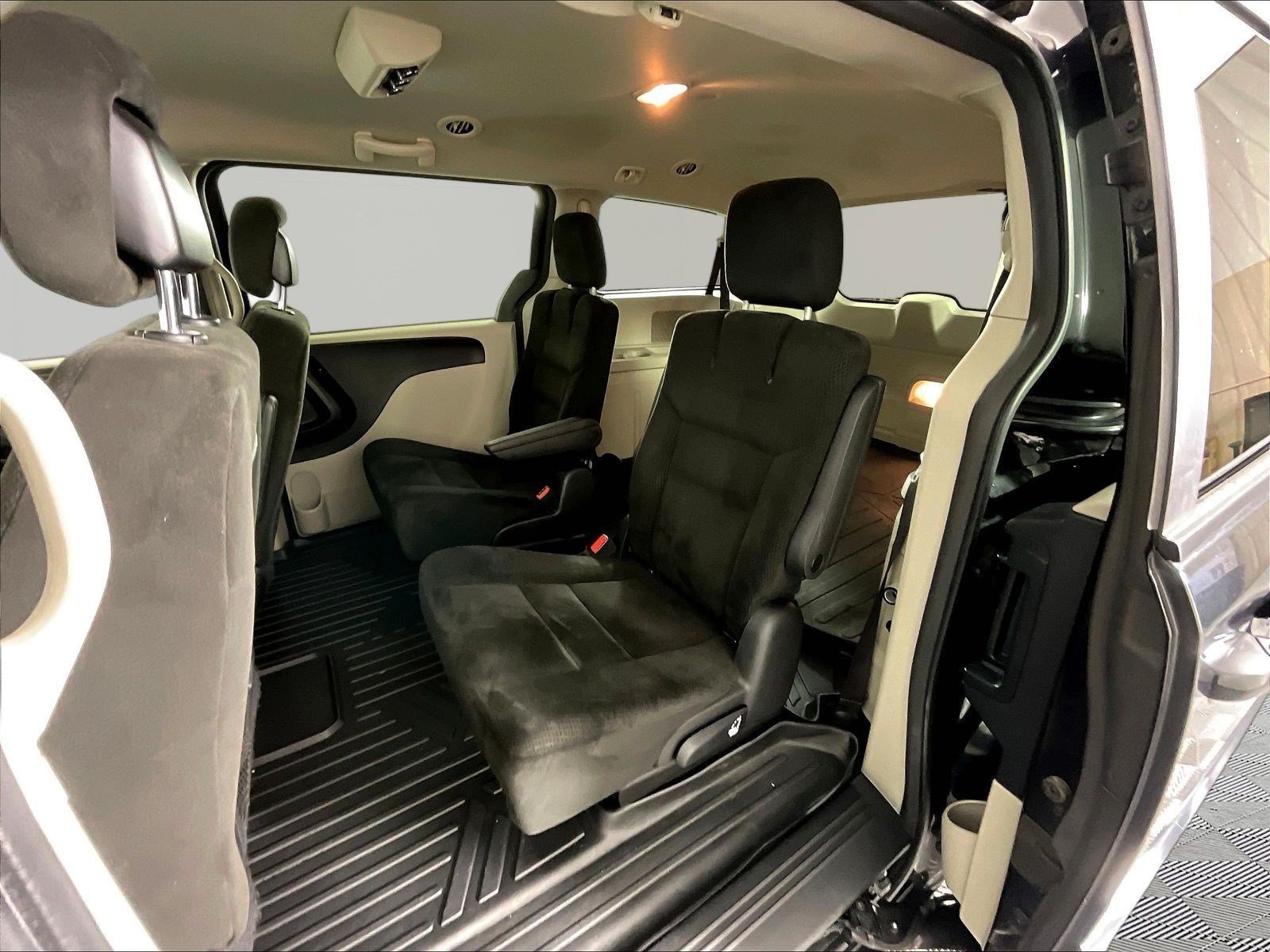Used 2015 Dodge Grand Caravan SXT FWD image 20