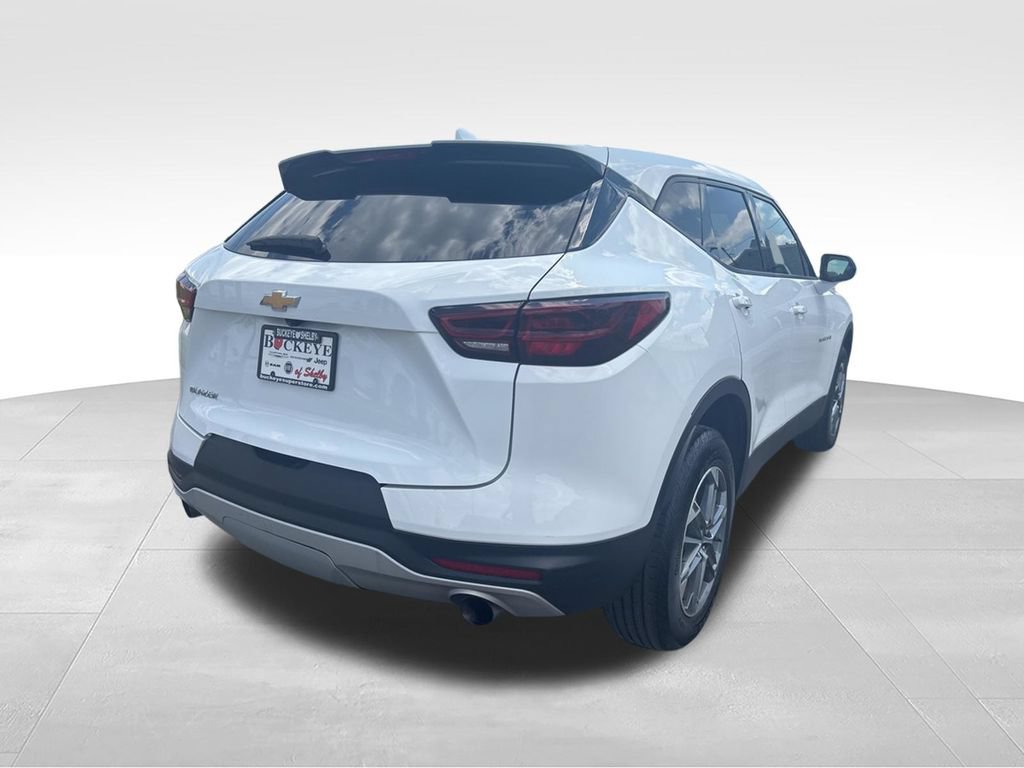 Used 2025 Chevrolet Blazer LT FWD image 3