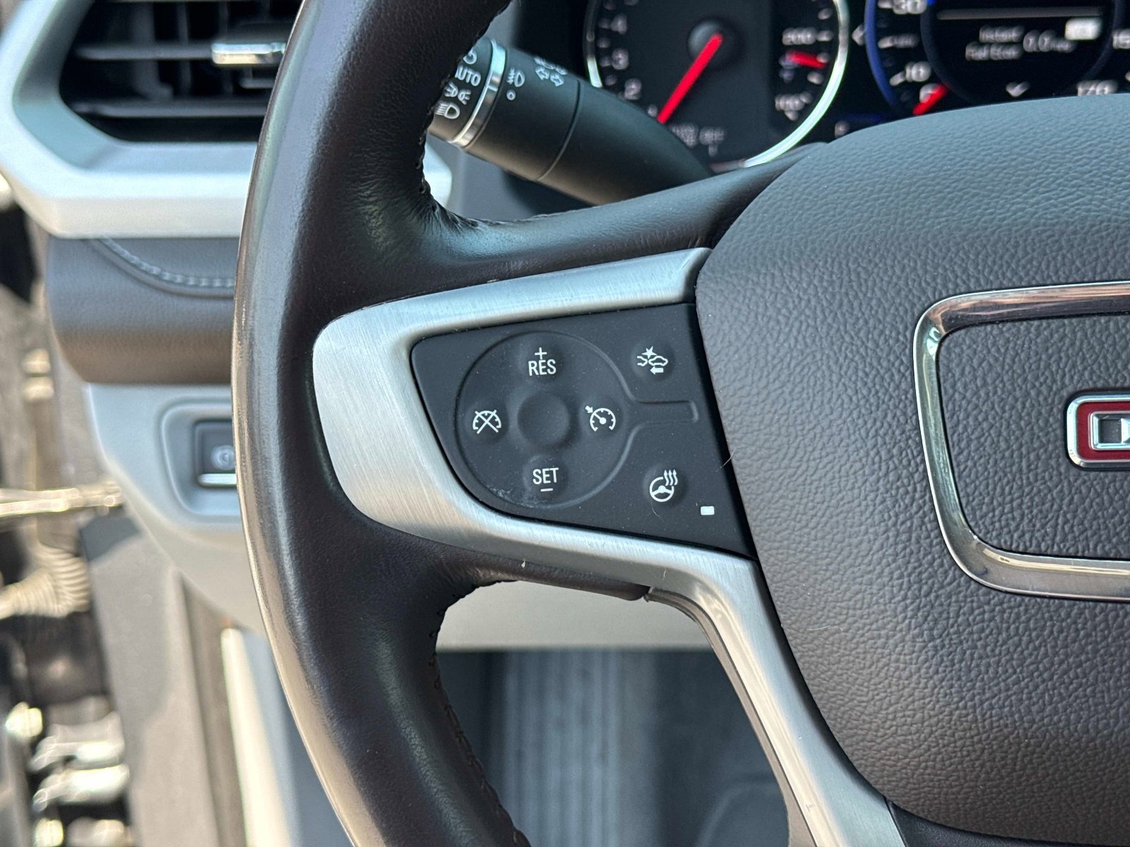 Used 2021 GMC Acadia SLT w/ Technology Package image 32