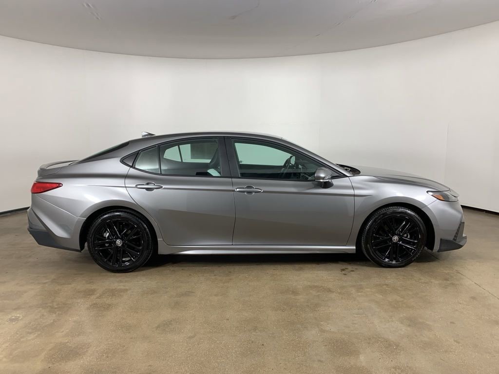 Used 2025 Toyota Camry SE image 7