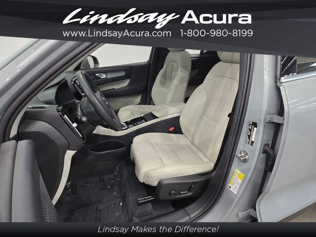 Used 2024 Volvo XC40 B5 Ultimate image 12