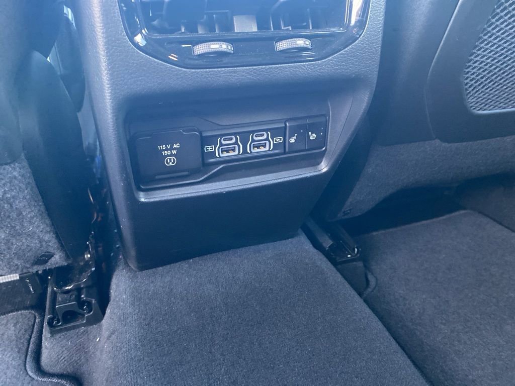 Used 2023 Jeep Grand Cherokee Limited w/ Black Appearance Package image 18