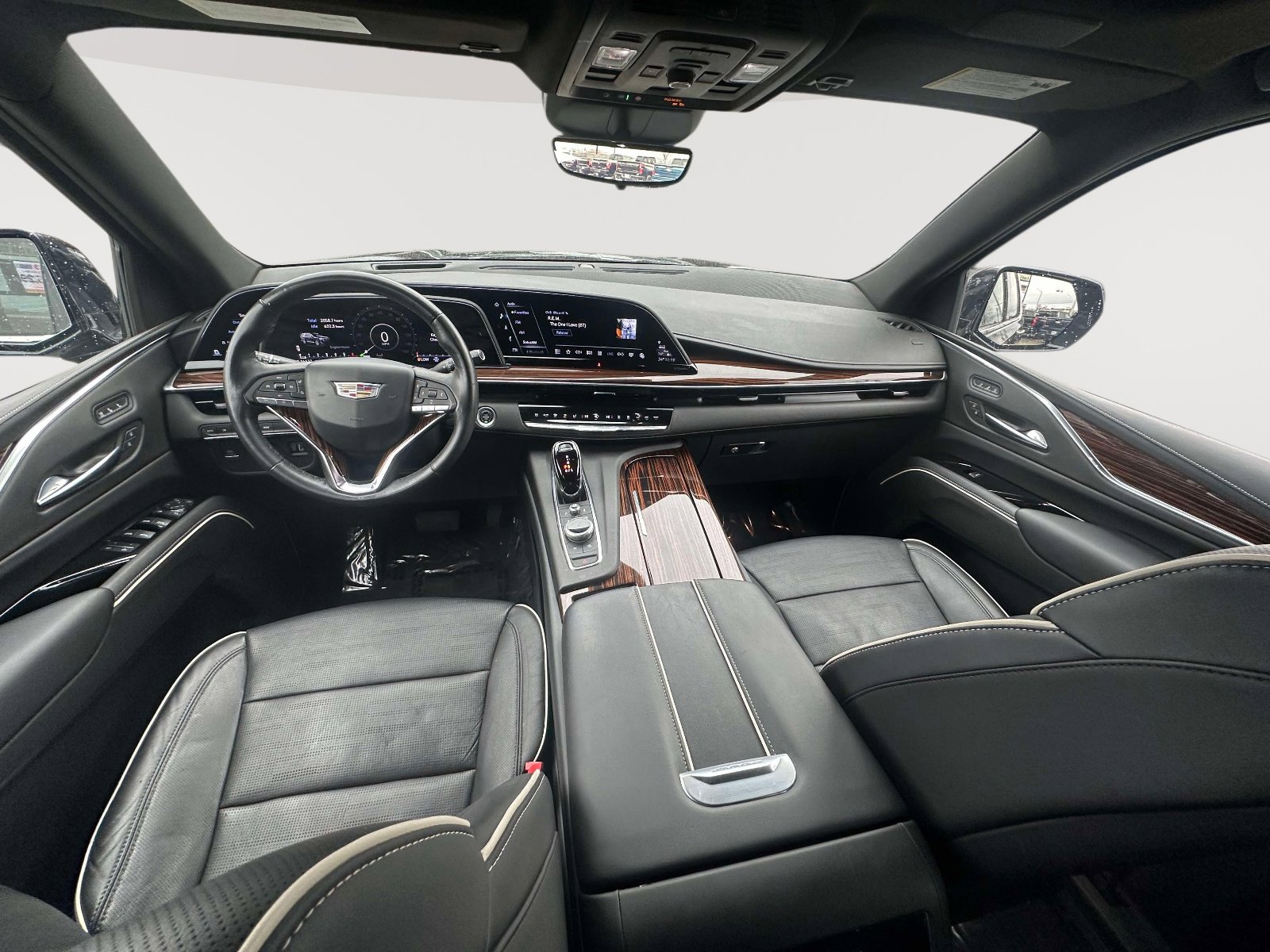 Used 2022 Cadillac Escalade Premium Luxury w/ LPO, Illumination Package image 7