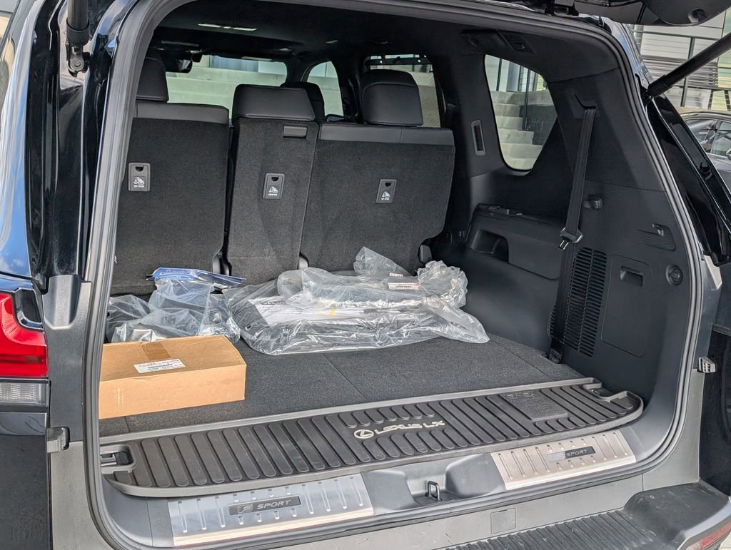 Used 2024 Lexus LX 600 F Sport image 15