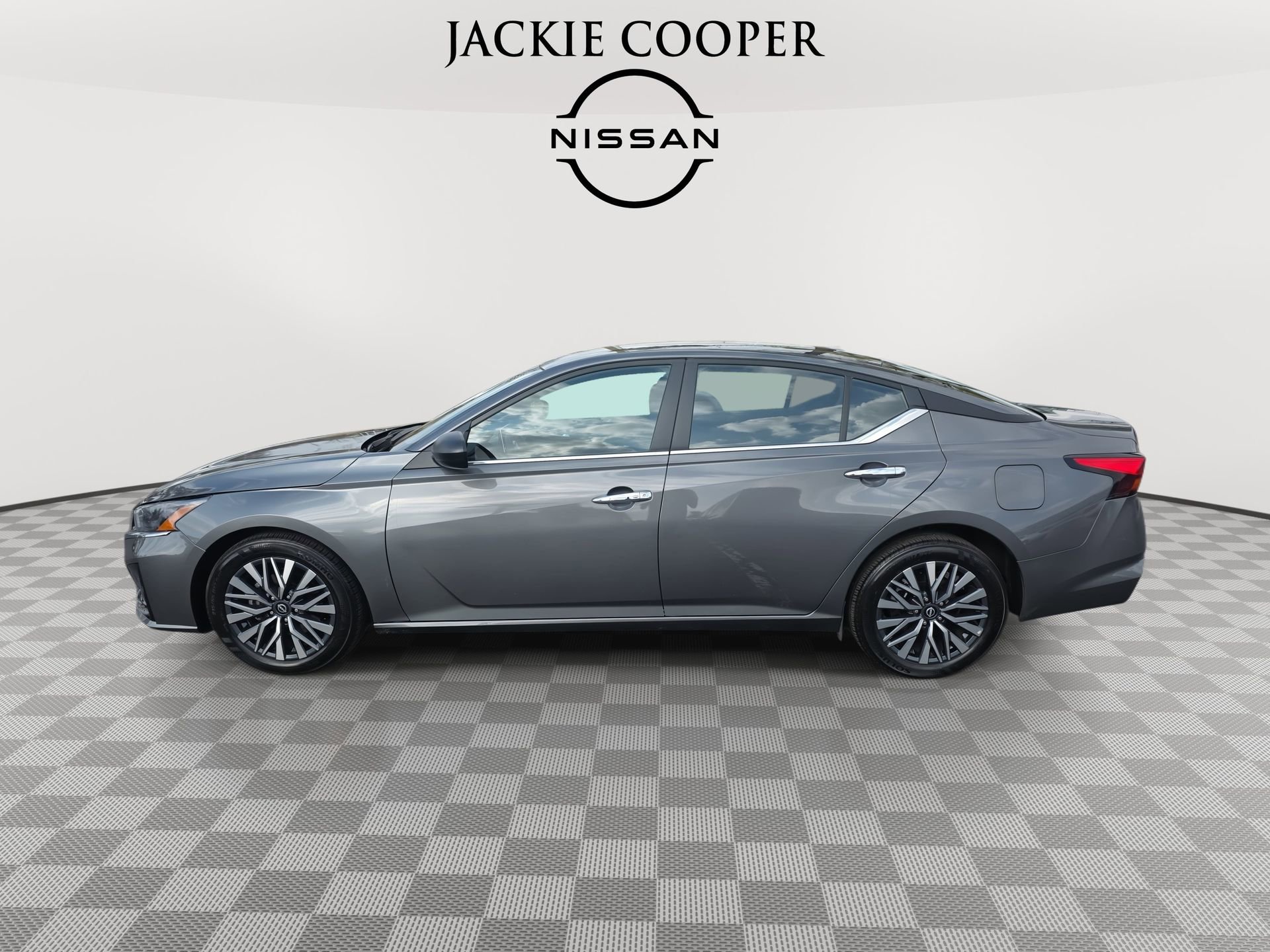 Used 2025 Nissan Altima 2.5 SV image 8