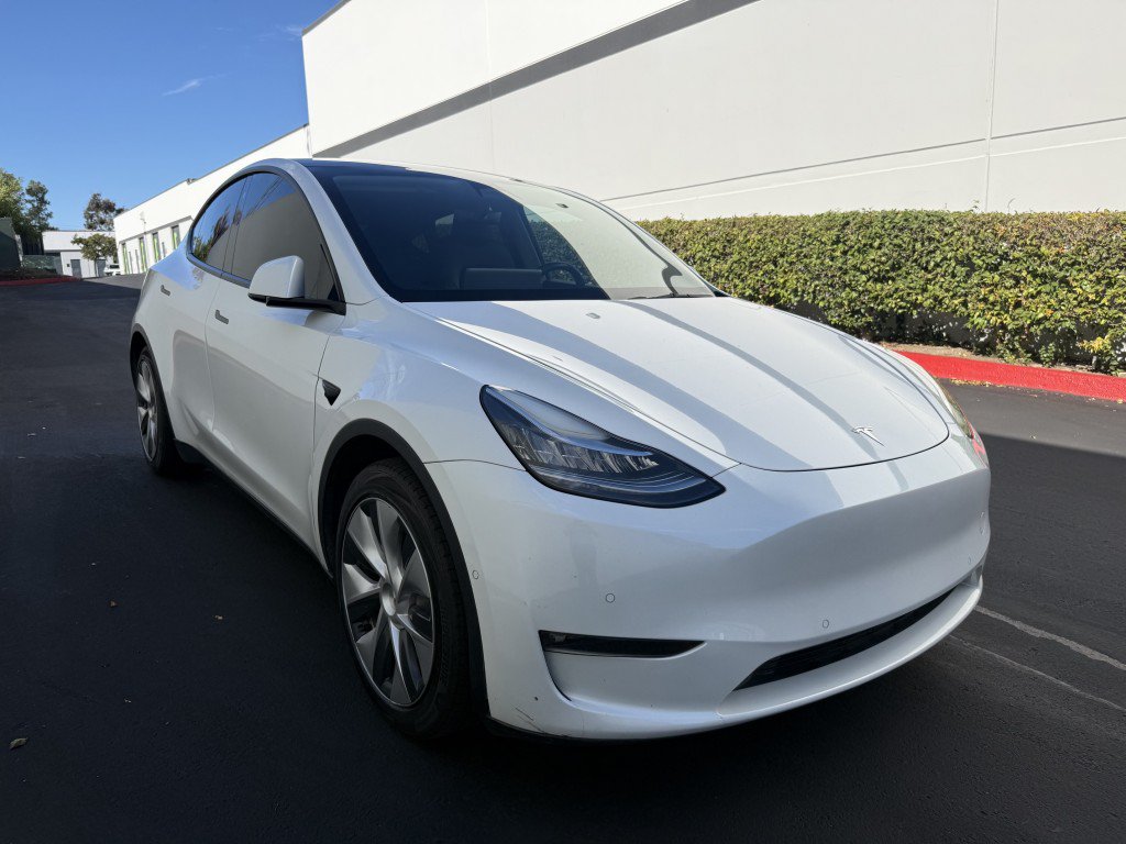 Used 2022 Tesla Model Y Long Range AWD/4WD image 2