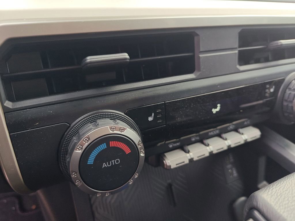 Used 2024 Toyota Tacoma TRD Off-Road image 10