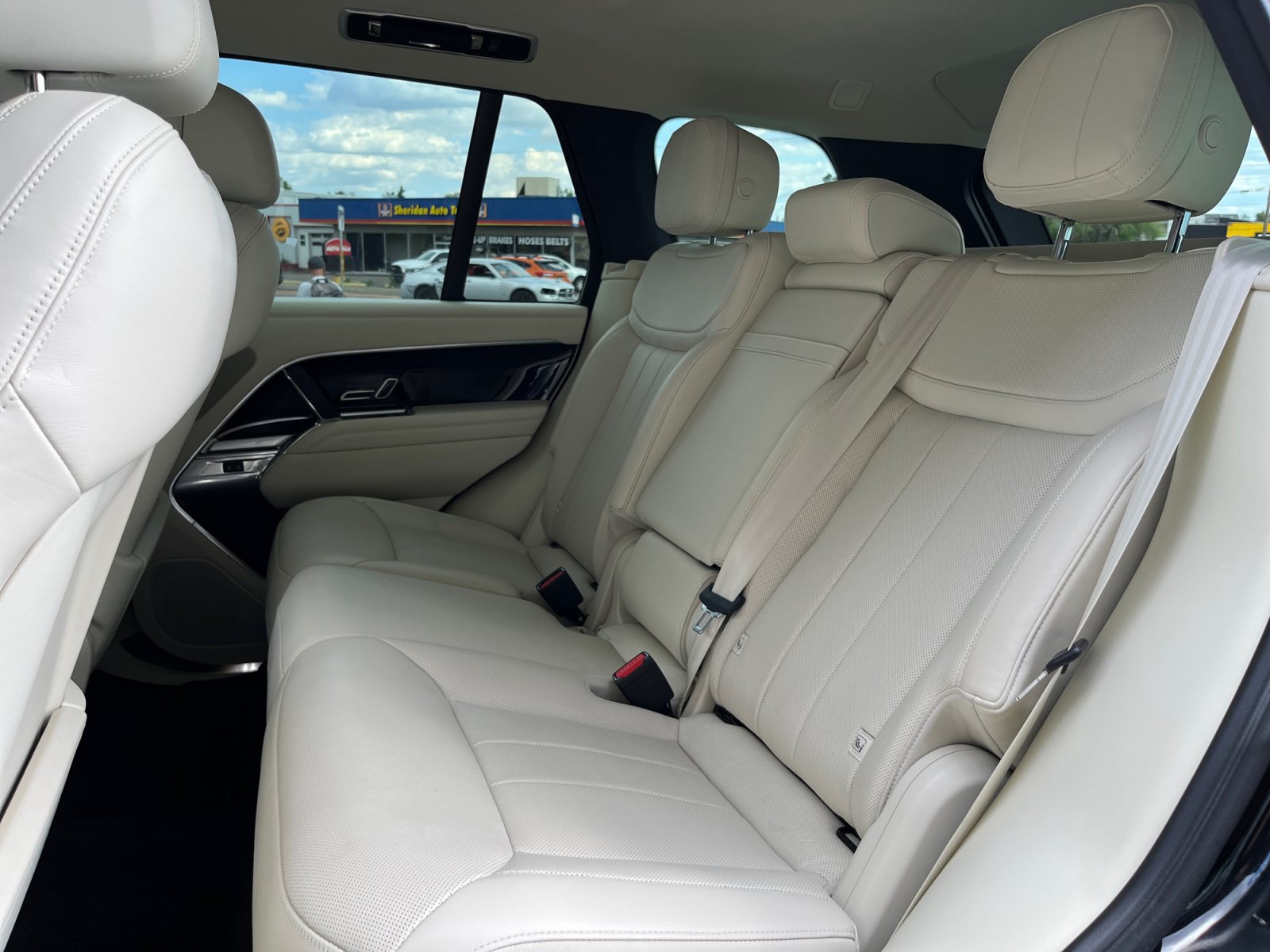 Used 2023 Land Rover Range Rover SE AWD/4WD image 17