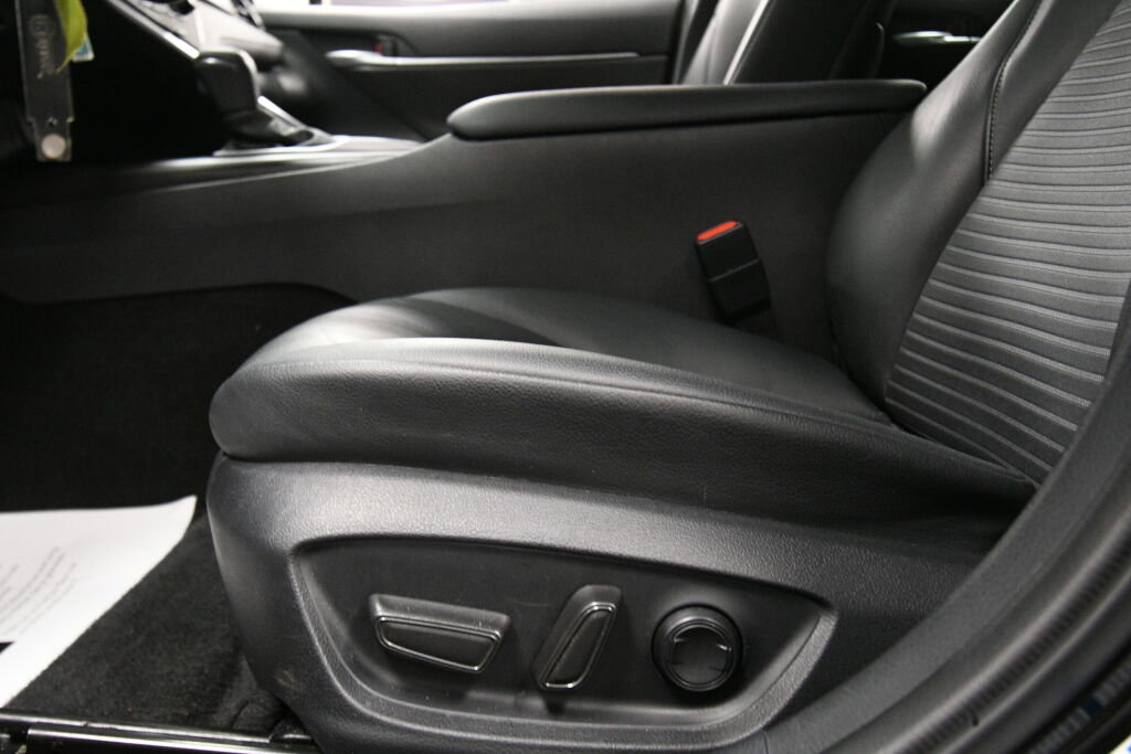 Certified 2023 Toyota Camry SE image 18