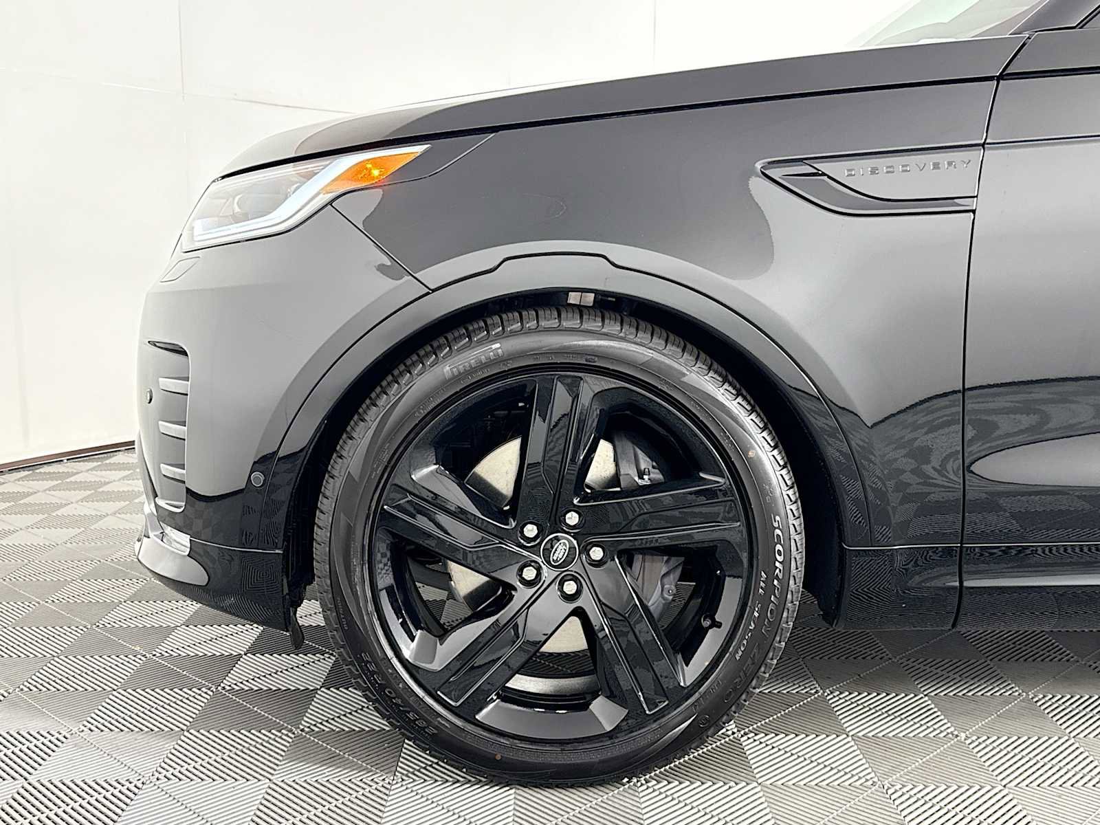 New 2025 Land Rover Discovery Dynamic SE AWD/4WD image 29