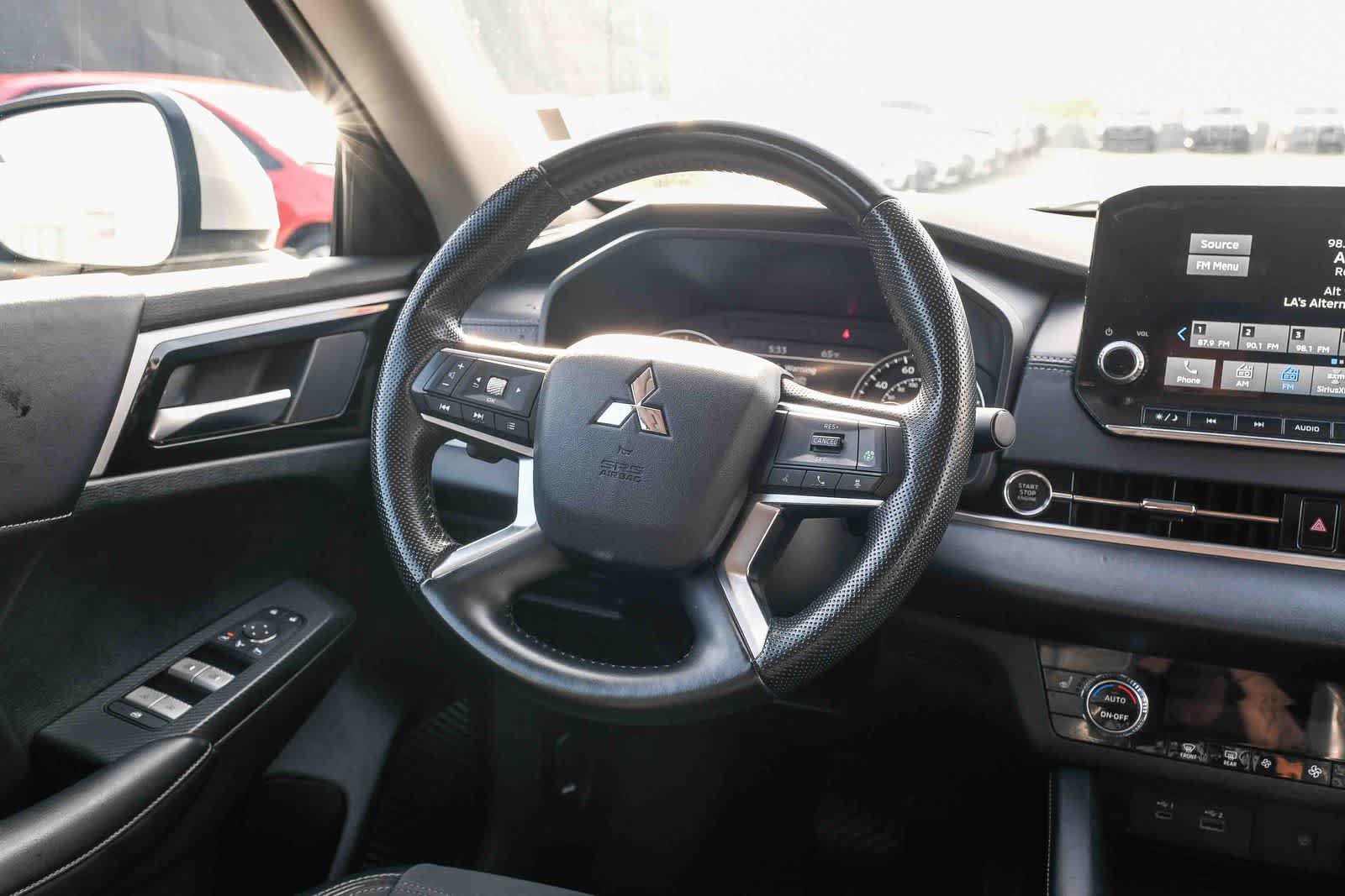 Used 2024 Mitsubishi Outlander SE AWD/4WD image 14