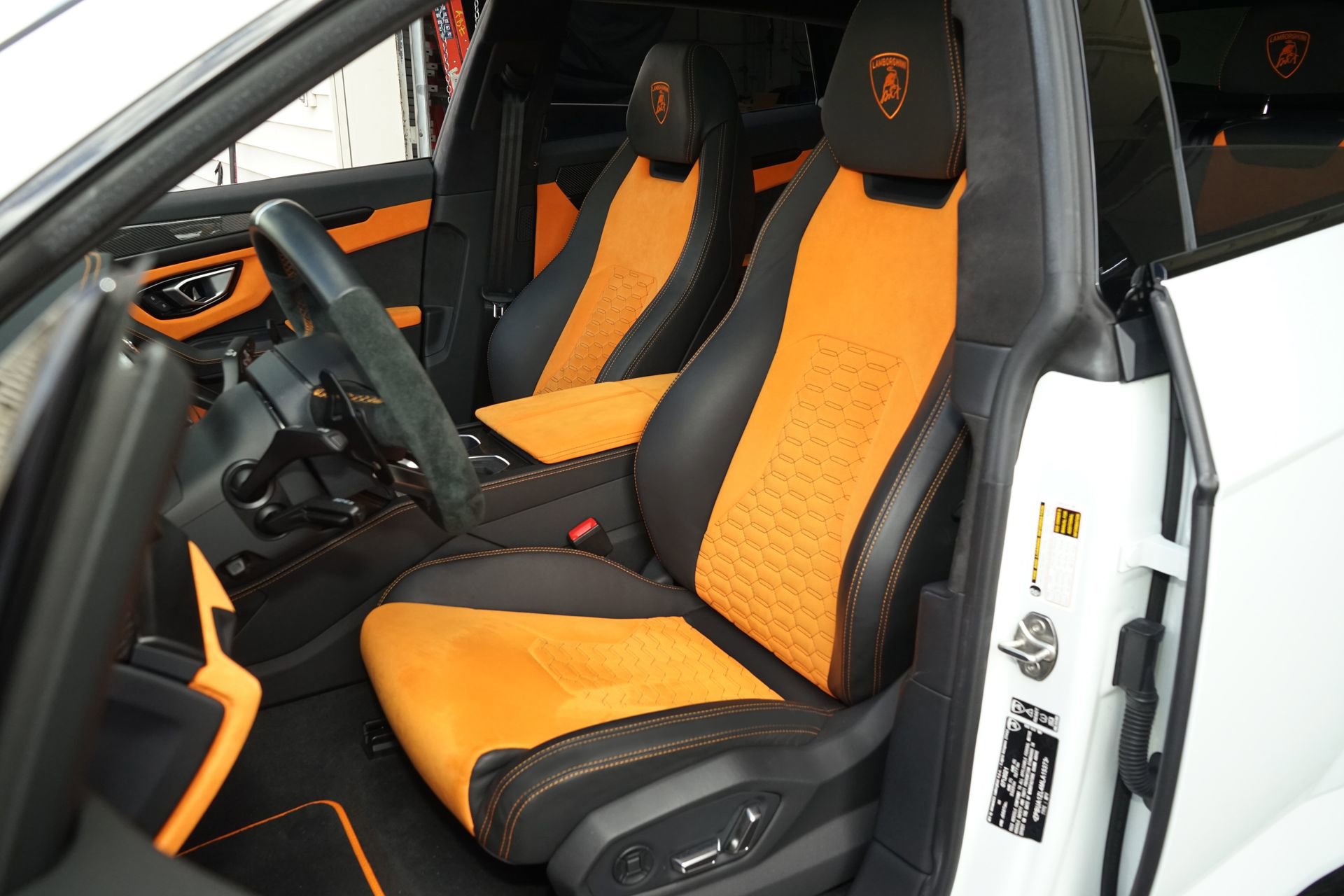 Used 2021 Lamborghini Urus image 9