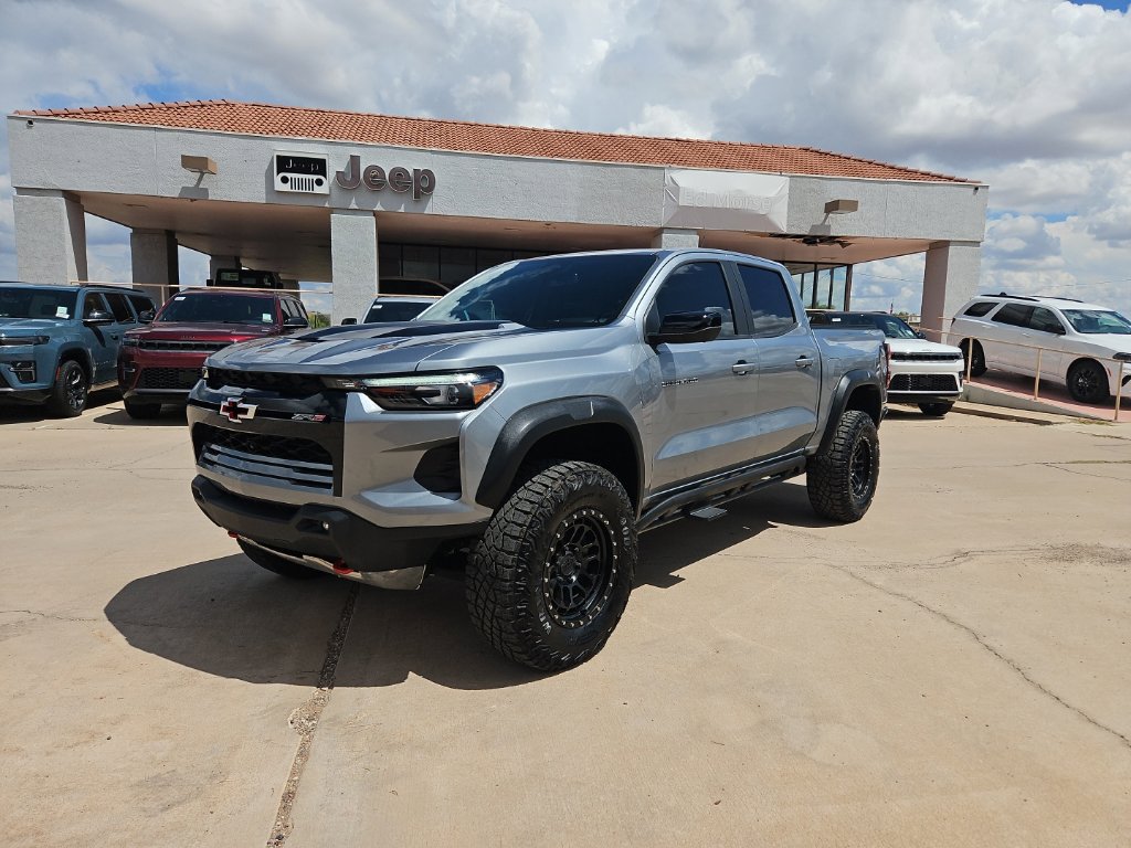 Used 2025 Chevrolet Colorado ZR2 w/ Technology Package AWD/4WD image 1