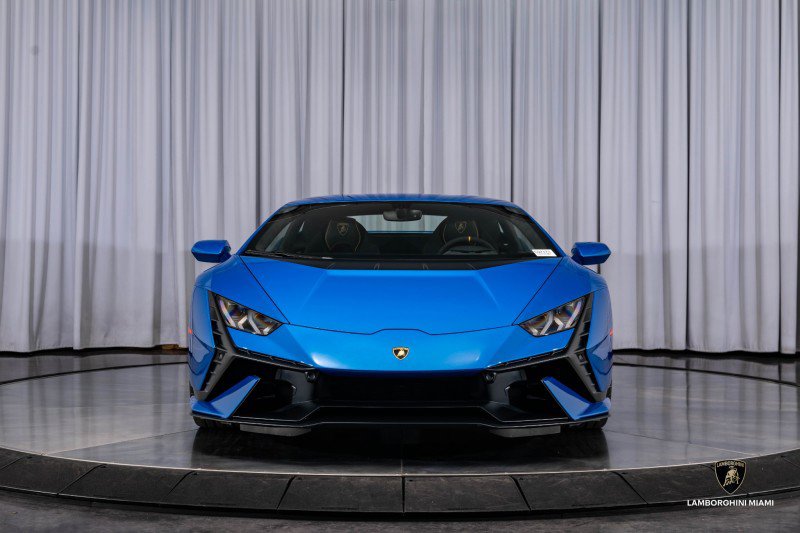 Used 2023 Lamborghini Huracan Tecnica image 3