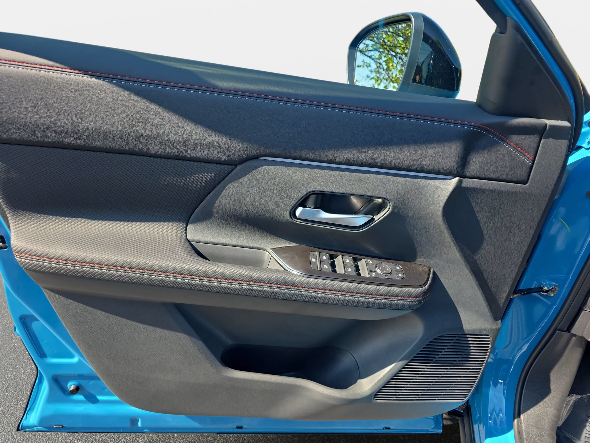 New 2026 Nissan Kicks SR w/ SR Premium Package FWD image 25