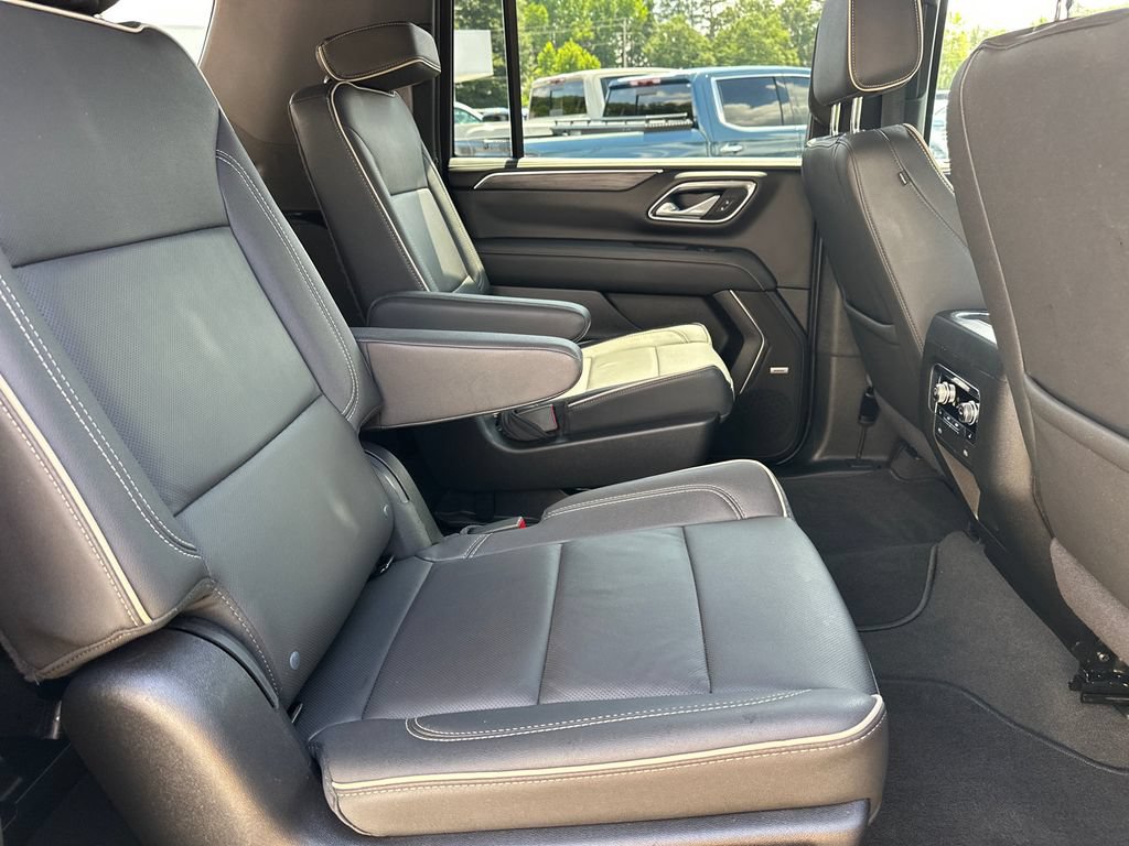 Used 2024 GMC Yukon XL SLT w/ SLT Luxury Package RWD image 16