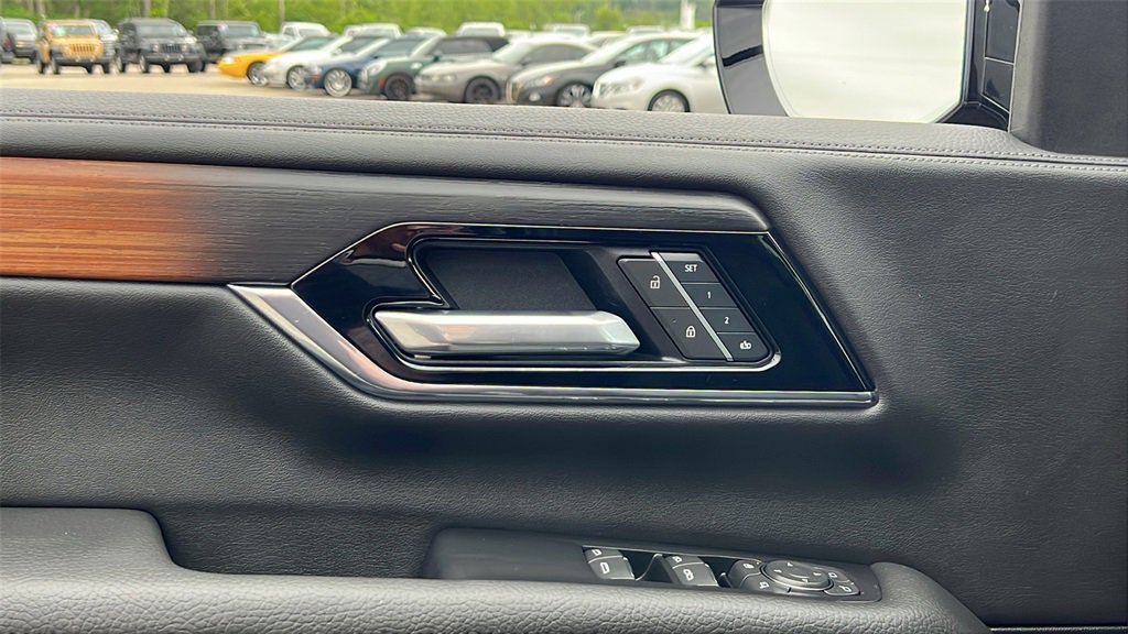 Used 2025 GMC Yukon Denali image 10
