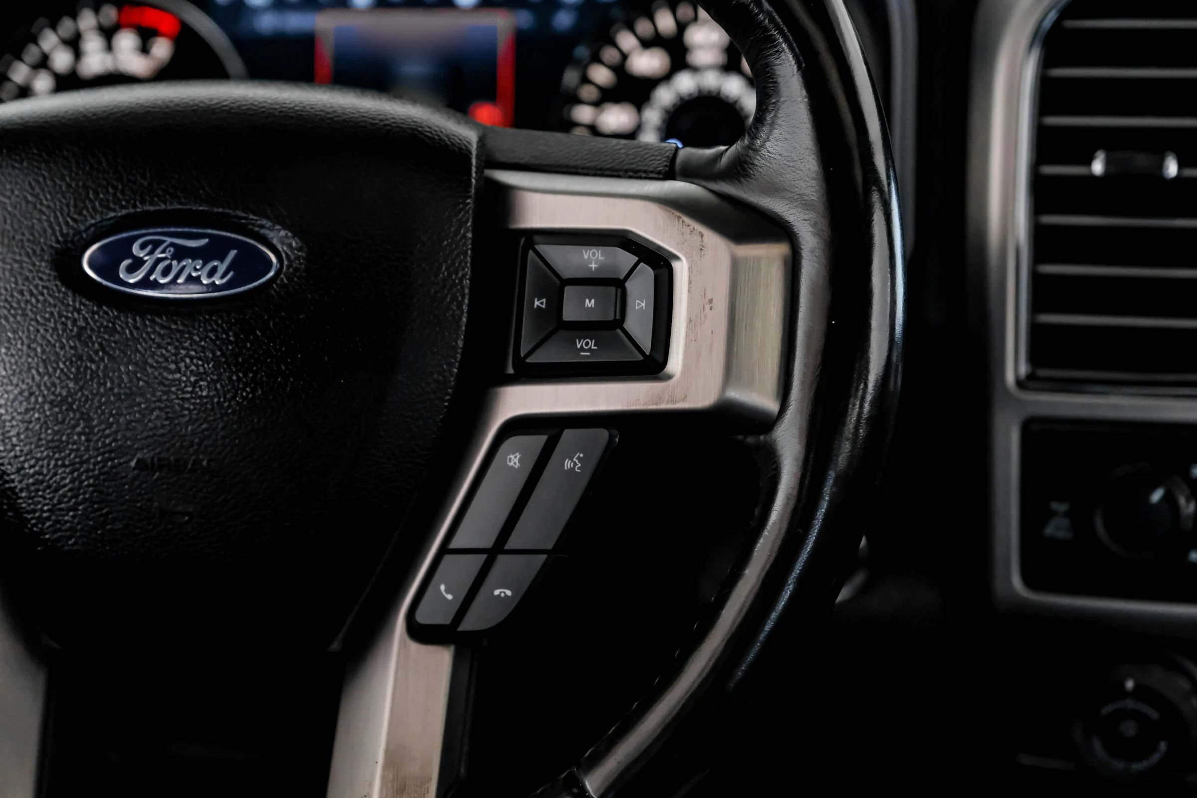 Used 2018 Ford F150 Platinum w/ Equipment Group 701A Luxury AWD/4WD image 13