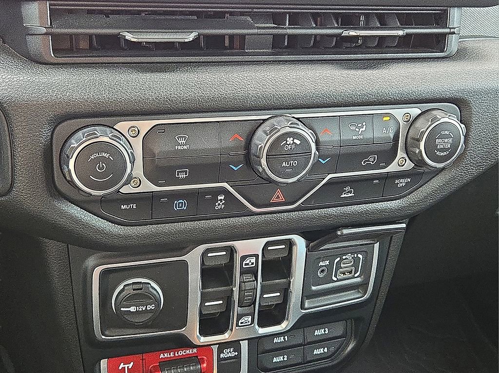 Used 2024 Jeep Wrangler Unlimited image 29