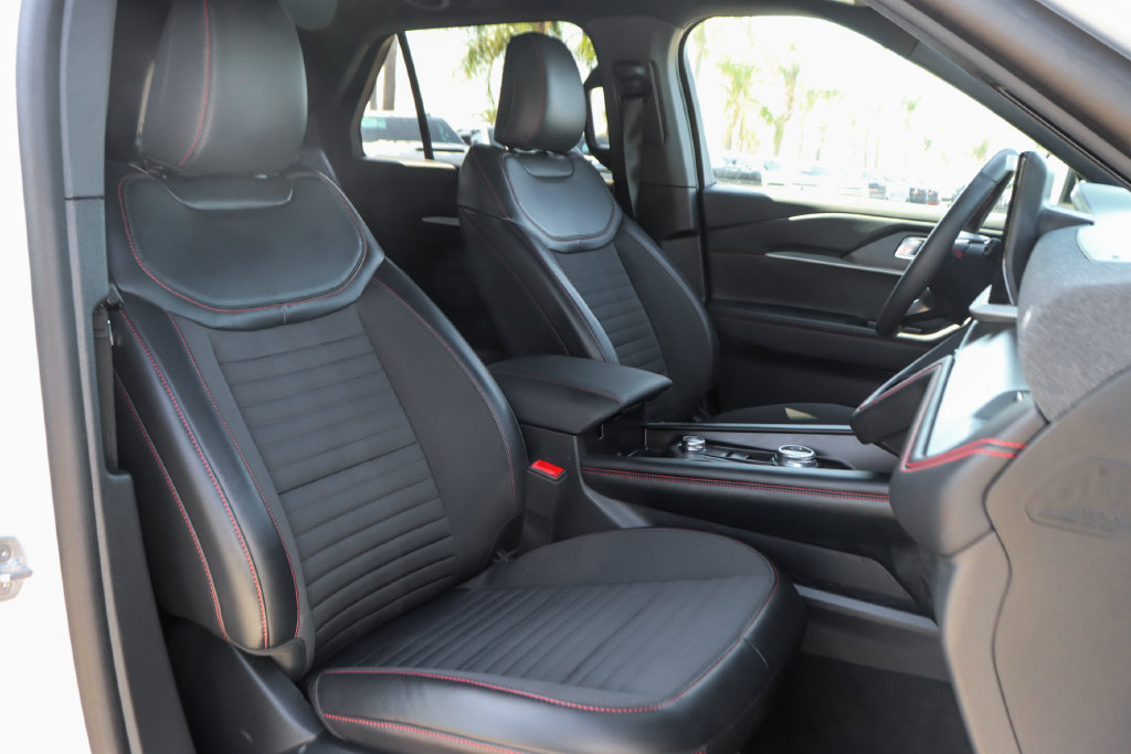 Used 2026 Ford Explorer ST-Line w/ ST-Line Street Pack AWD/4WD image 45