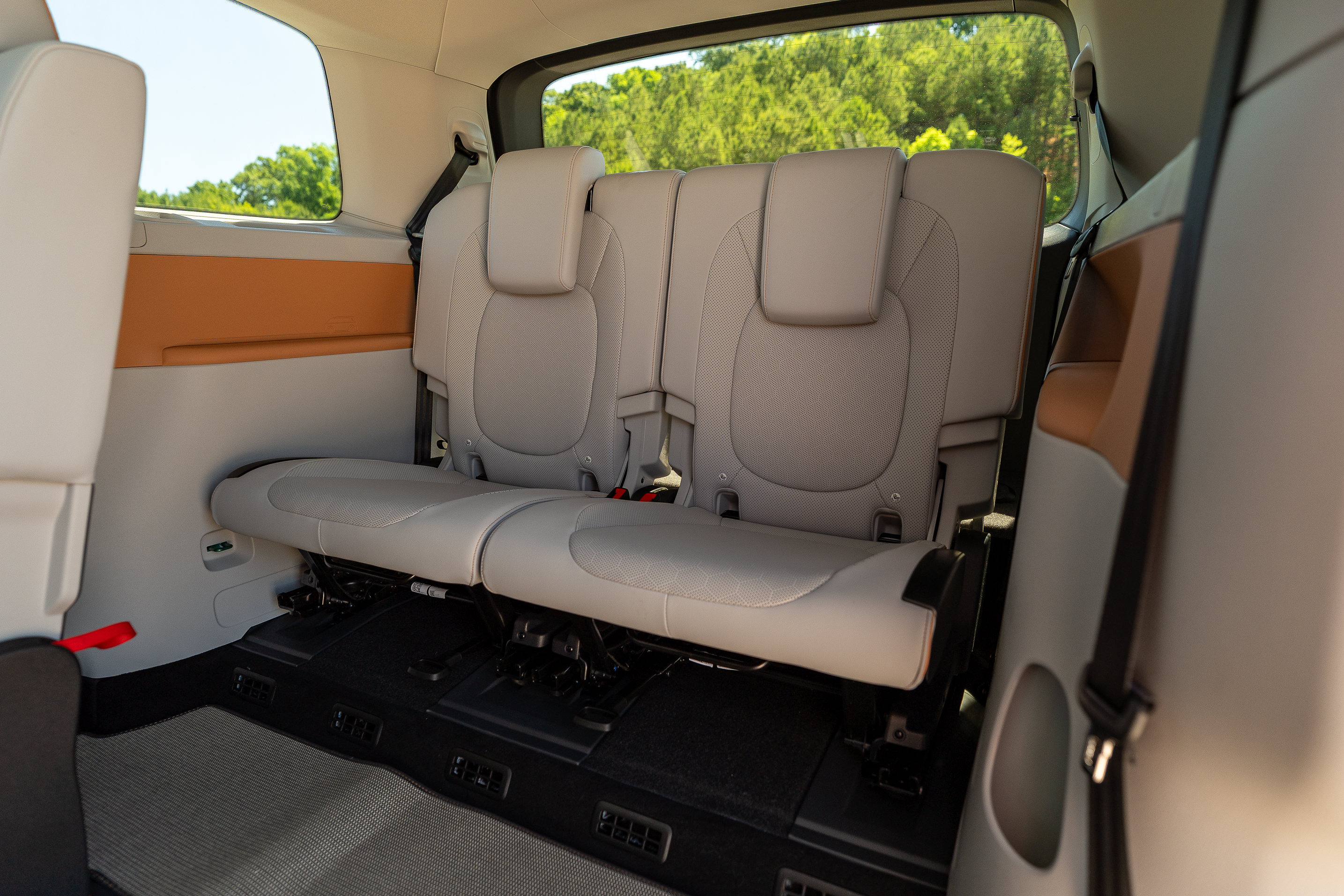 Used 2025 Volkswagen ID. Buzz Pro S Plus w/ Cupholders Package RWD image 21