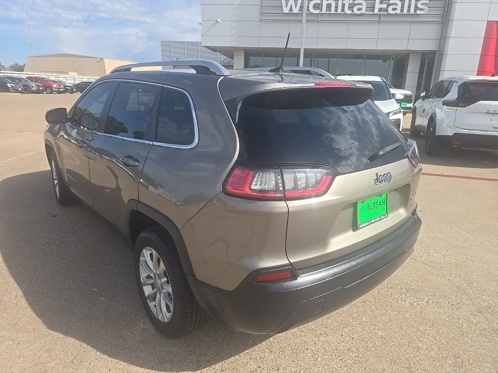 Used 2019 Jeep Cherokee Latitude w/ Popular Appearance Group FWD image 3