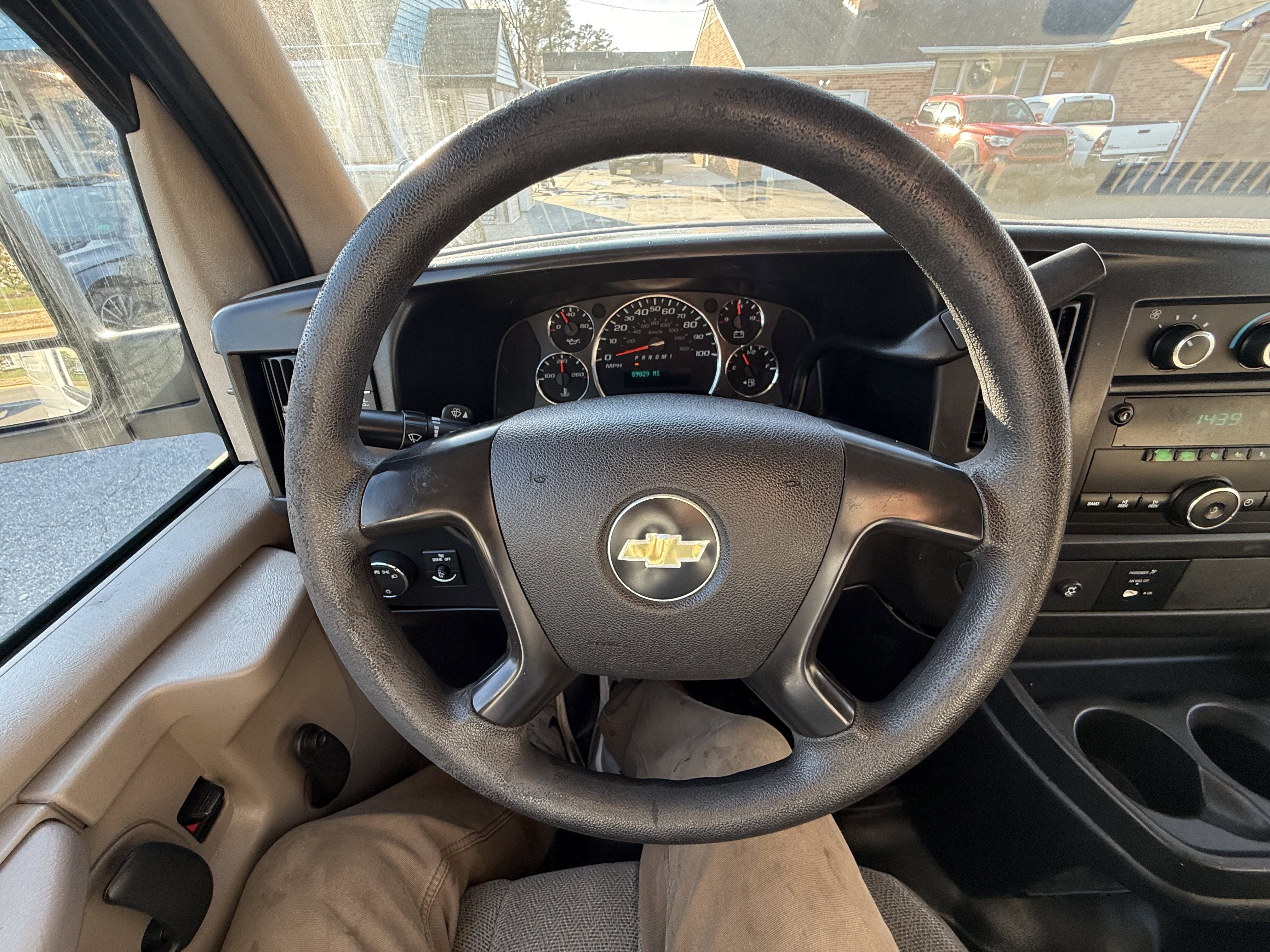 Used 2011 Chevrolet Express 2500 image 18