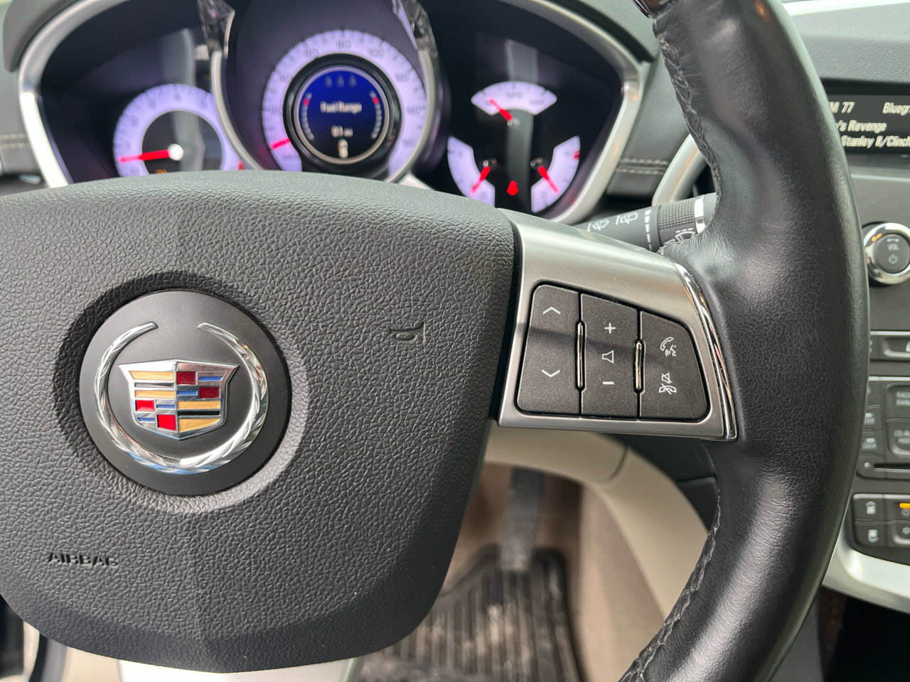 Used 2011 Cadillac SRX Luxury image 26