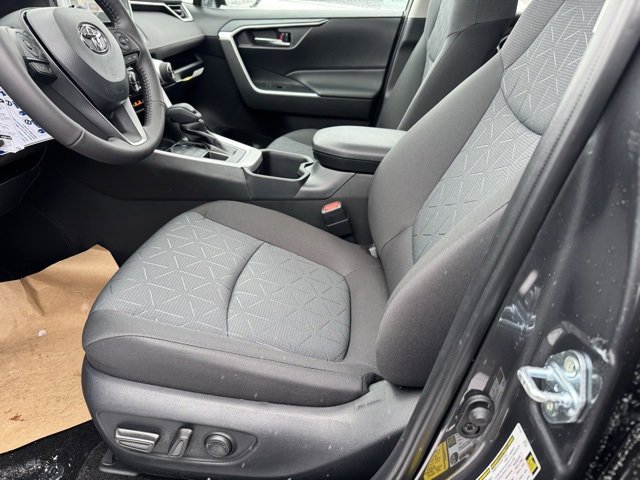 Used 2025 Toyota RAV4 XLE image 5