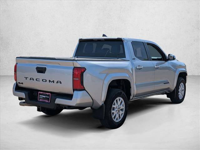 Used 2025 Toyota Tacoma SR5 AWD/4WD image 5