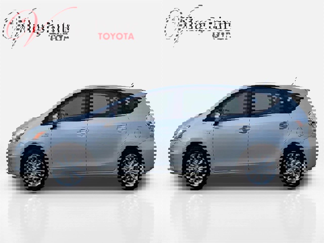 Used 2014 Toyota Prius V Five image 2