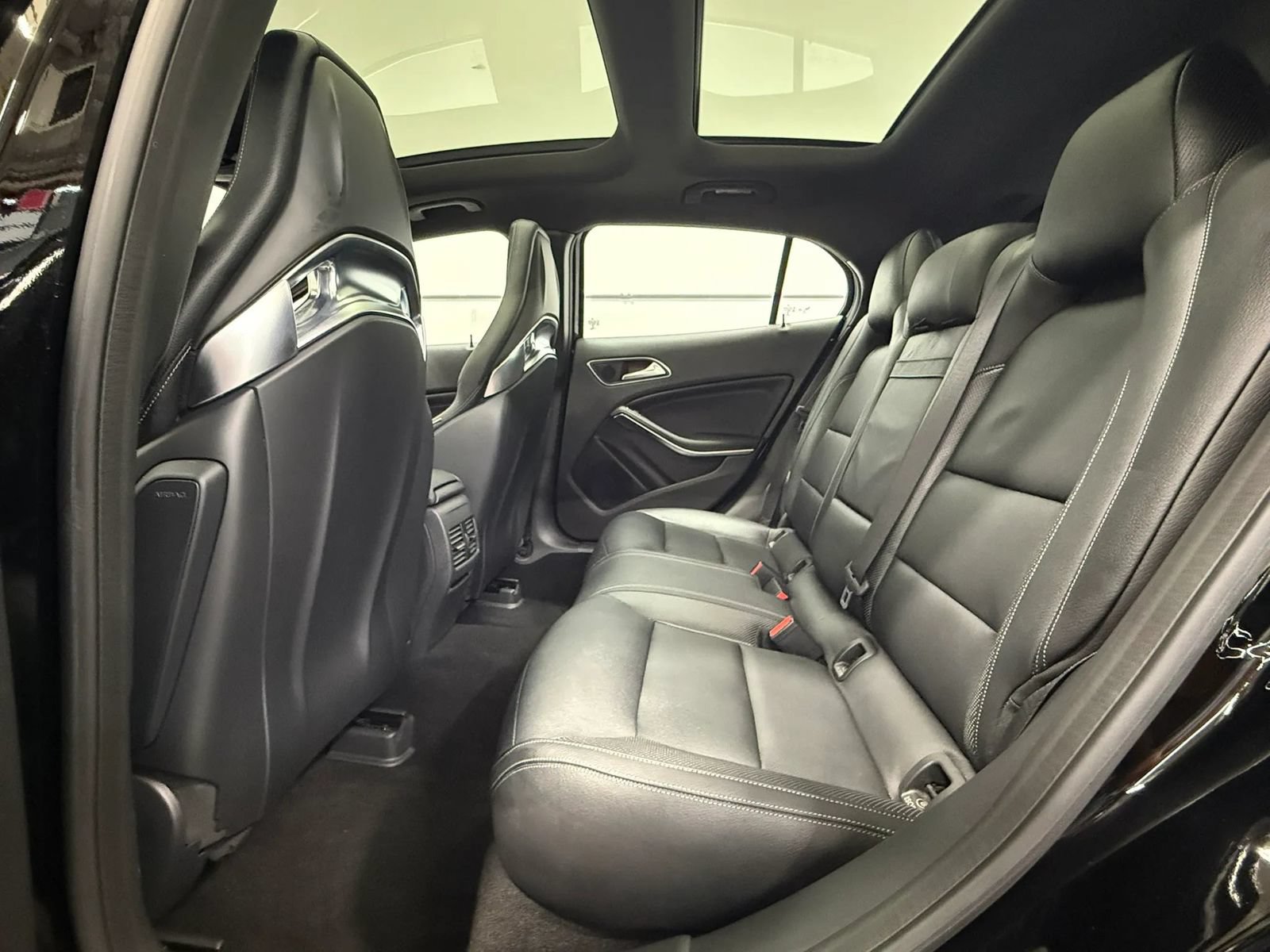 Used 2015 Mercedes-Benz GLA 45 AMG 4MATIC image 32