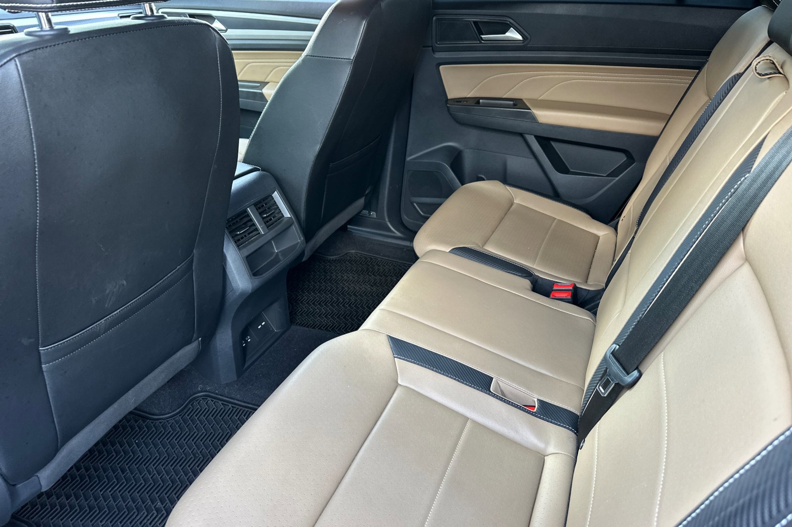 Used 2022 Volkswagen Atlas Cross Sport SE image 12