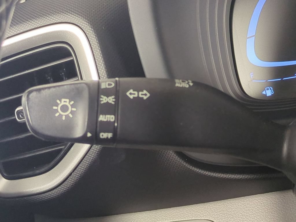 Used 2023 Hyundai Venue SEL FWD image 28