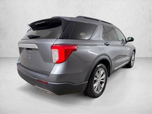 Used 2023 Ford Explorer XLT w/ Equipment Group 202A RWD image 3