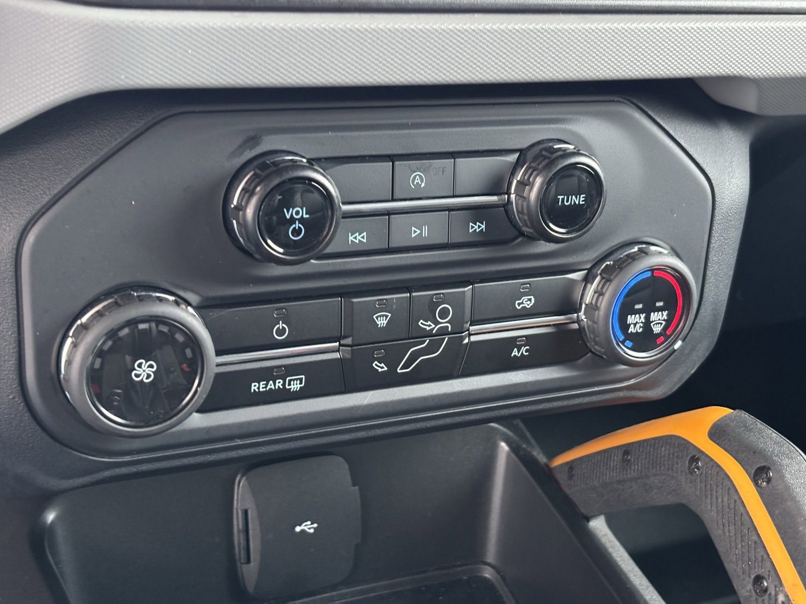 Used 2023 Ford Bronco Badlands w/ Sasquatch Package image 25