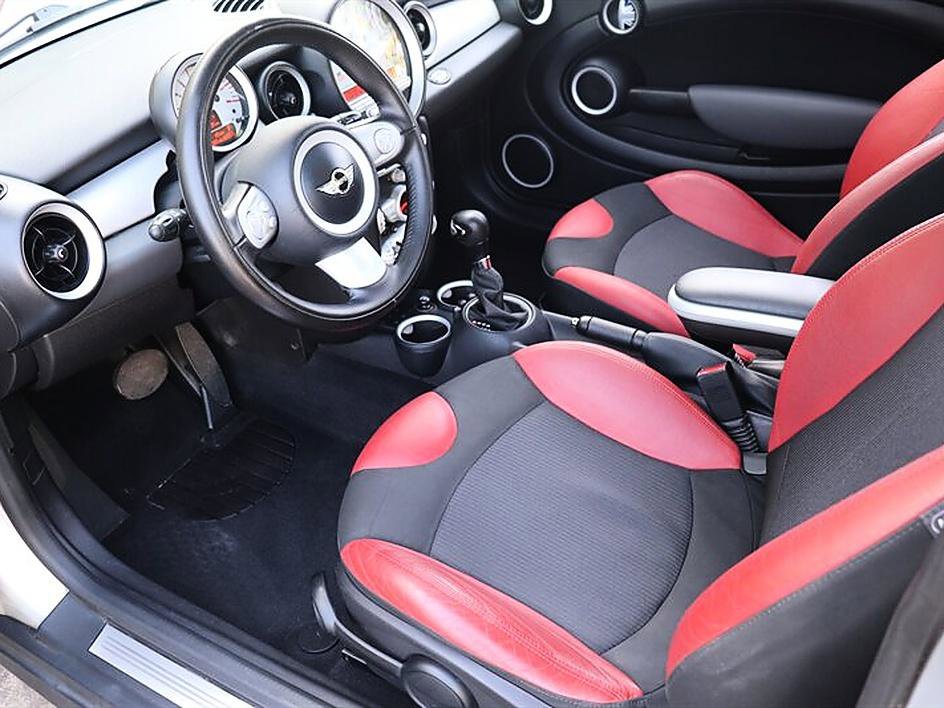 Used 2010 MINI Cooper Hardtop image 9