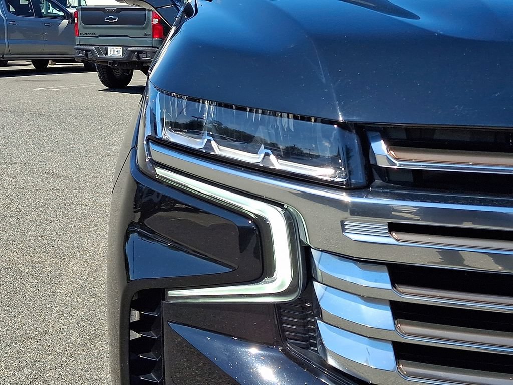 Certified 2024 Chevrolet Suburban High Country AWD/4WD image 9
