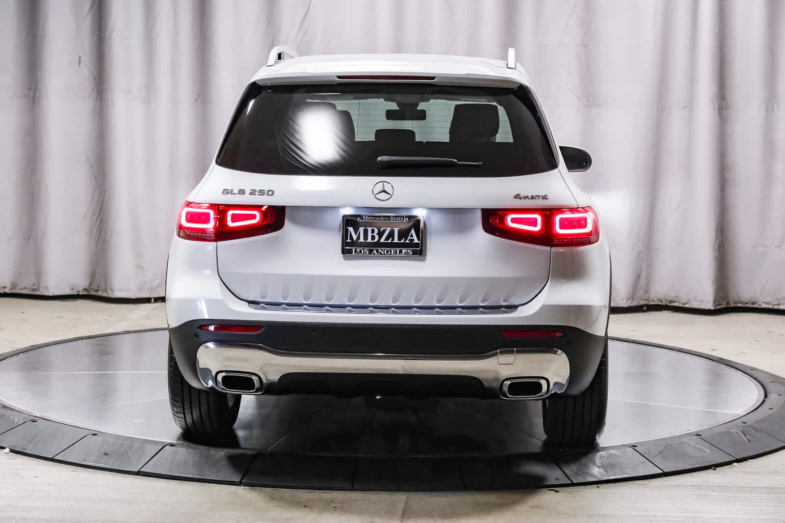 Used 2022 Mercedes-Benz GLB 250 4MATIC image 3