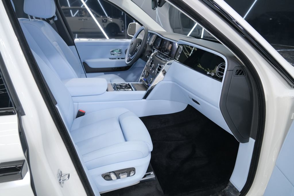 Used 2026 Rolls-Royce Cullinan AWD/4WD image 53