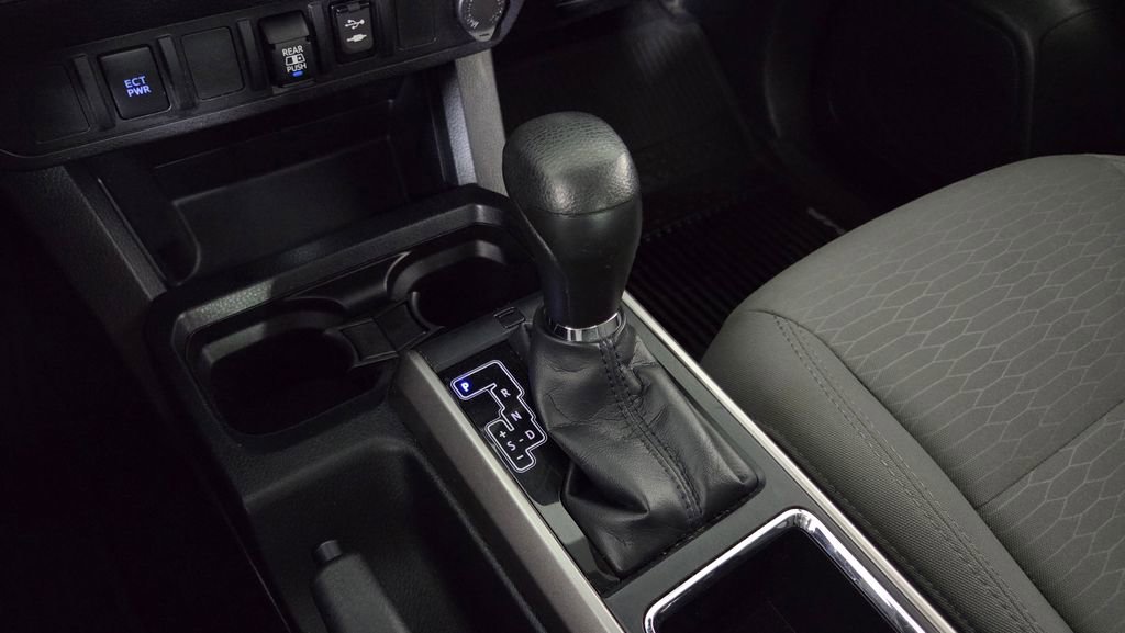 Used 2019 Toyota Tacoma SR5 AWD/4WD image 25