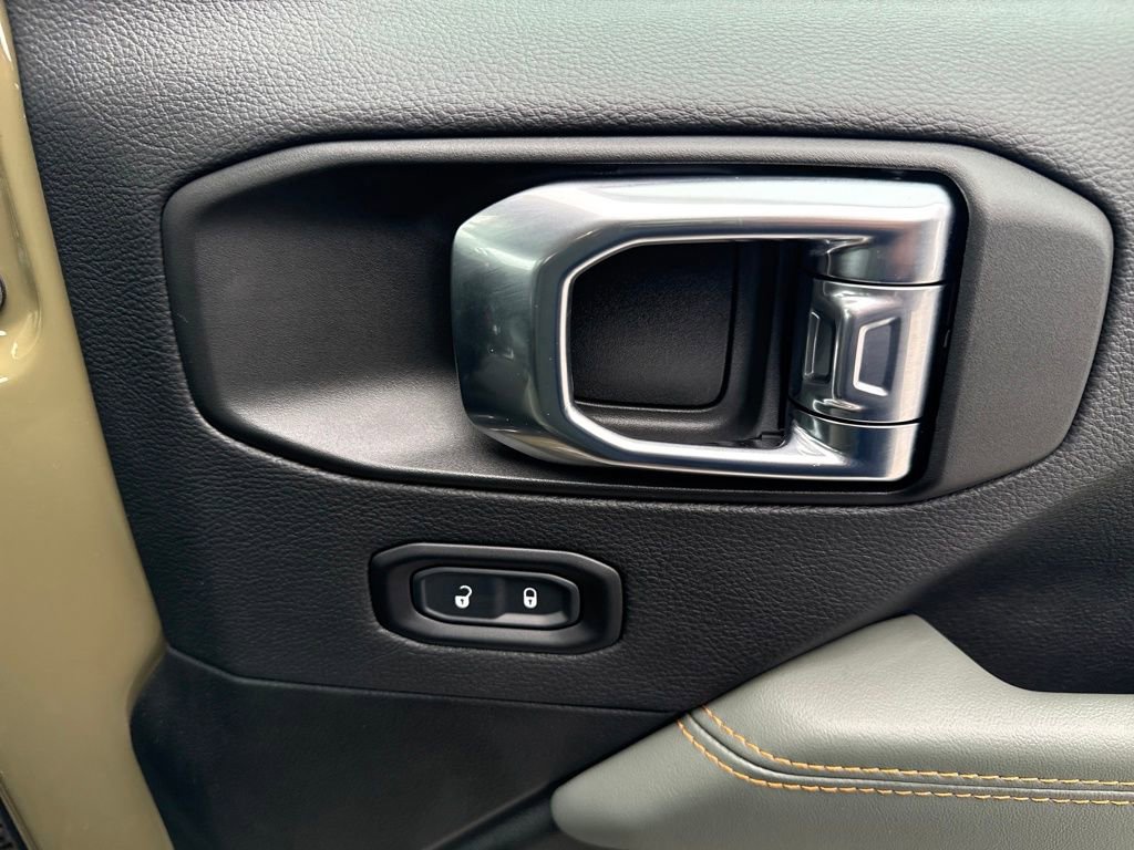 Used 2025 Jeep Gladiator Mojave w/ Convenience Group image 21