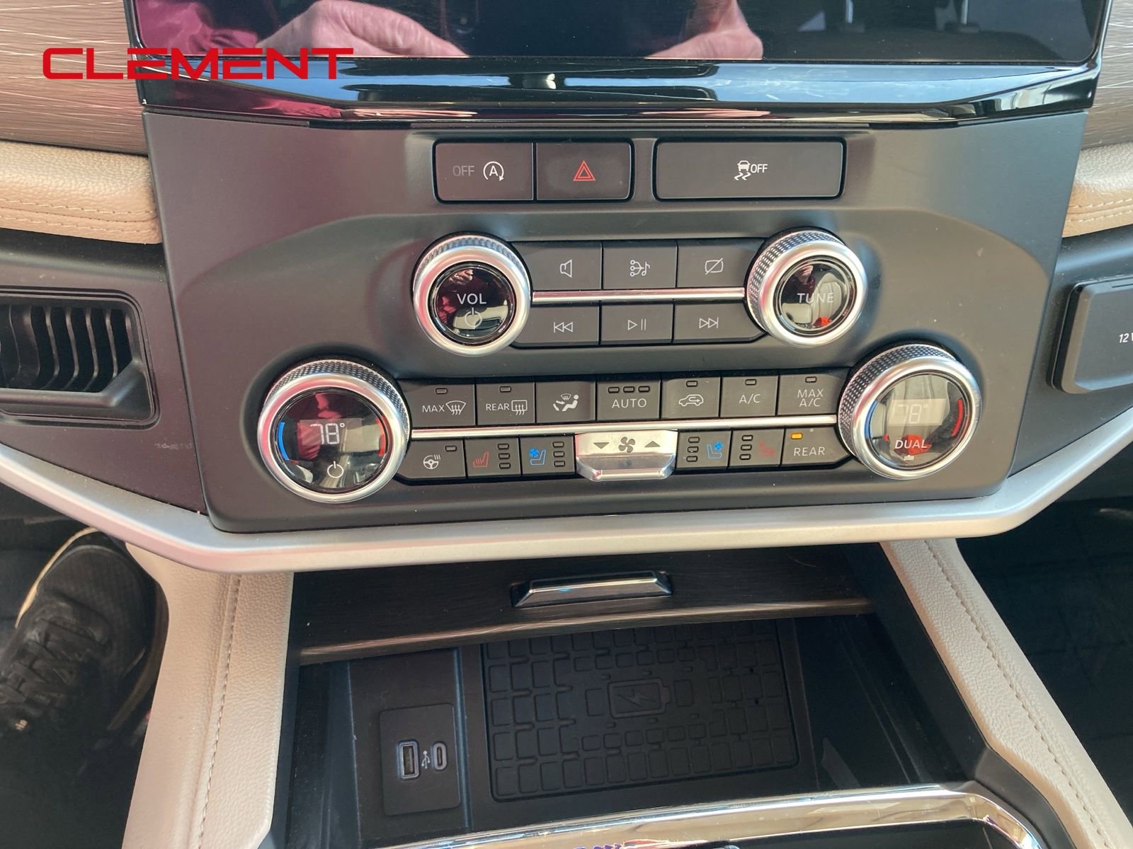 Used 2024 Ford Expedition Limited image 12