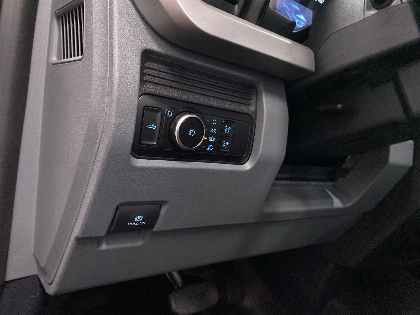 New 2026 Ford F350 XL w/ XL Chrome Package image 18