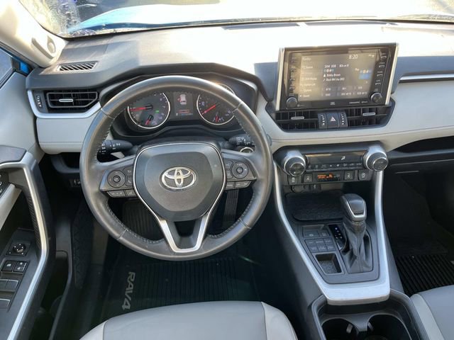 Used 2020 Toyota RAV4 XLE Premium image 12