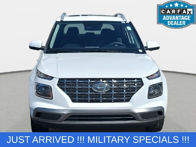 Used 2026 Hyundai Venue SEL FWD image 2