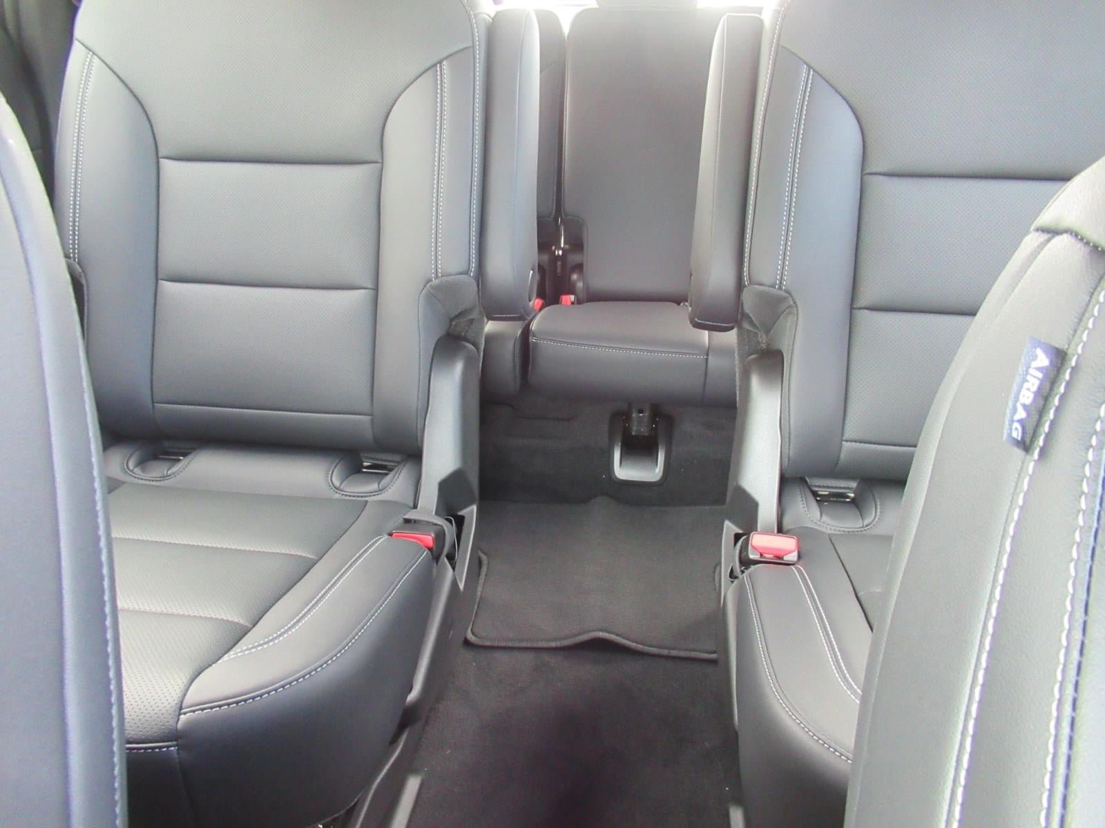New 2027 Chevrolet Traverse LT w/ Driver Confidence Package FWD image 36