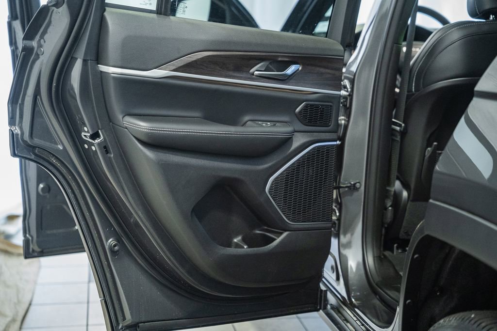 New 2026 Jeep Grand Cherokee Limited AWD/4WD image 41