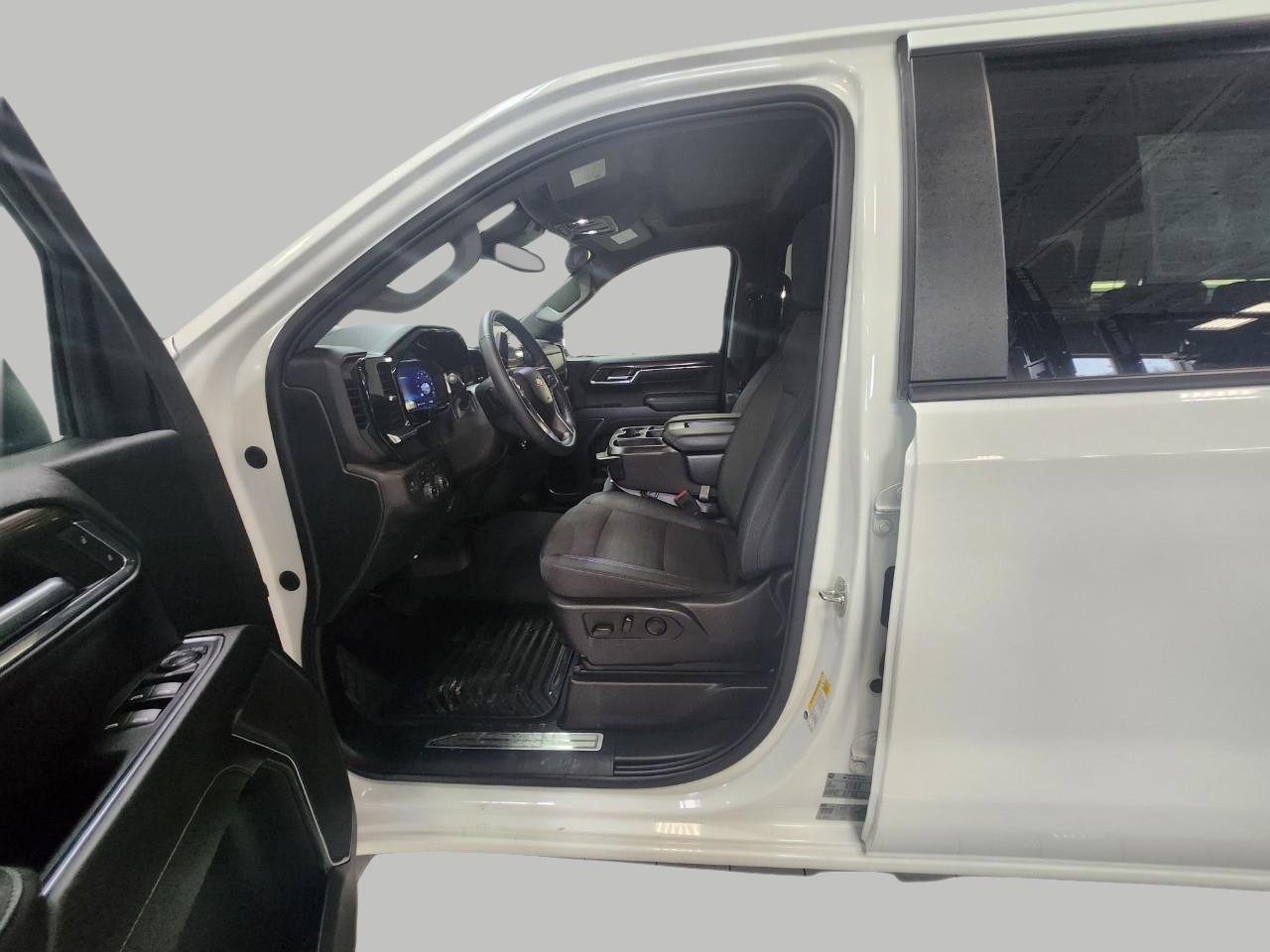 Used 2024 Chevrolet Silverado 1500 LT image 15