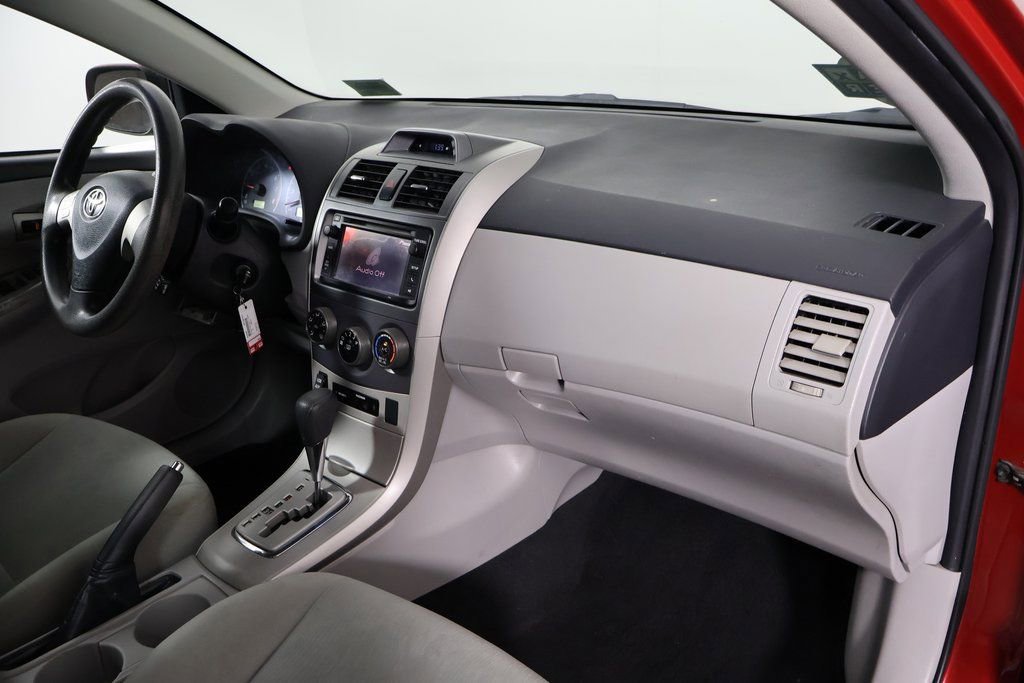 Used 2013 Toyota Corolla LE image 9